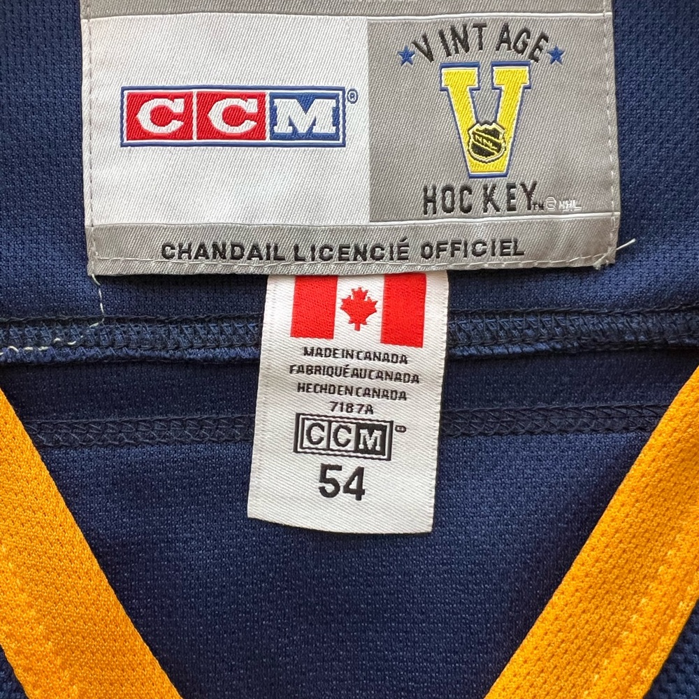 CCM Buffalo Sabres Gilbert Perreault Hockey Jersey French Connection - Picture 9 of 16